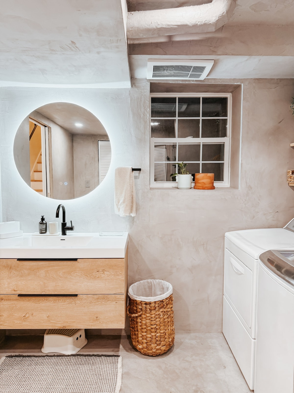 Full bathroom 3 image 2