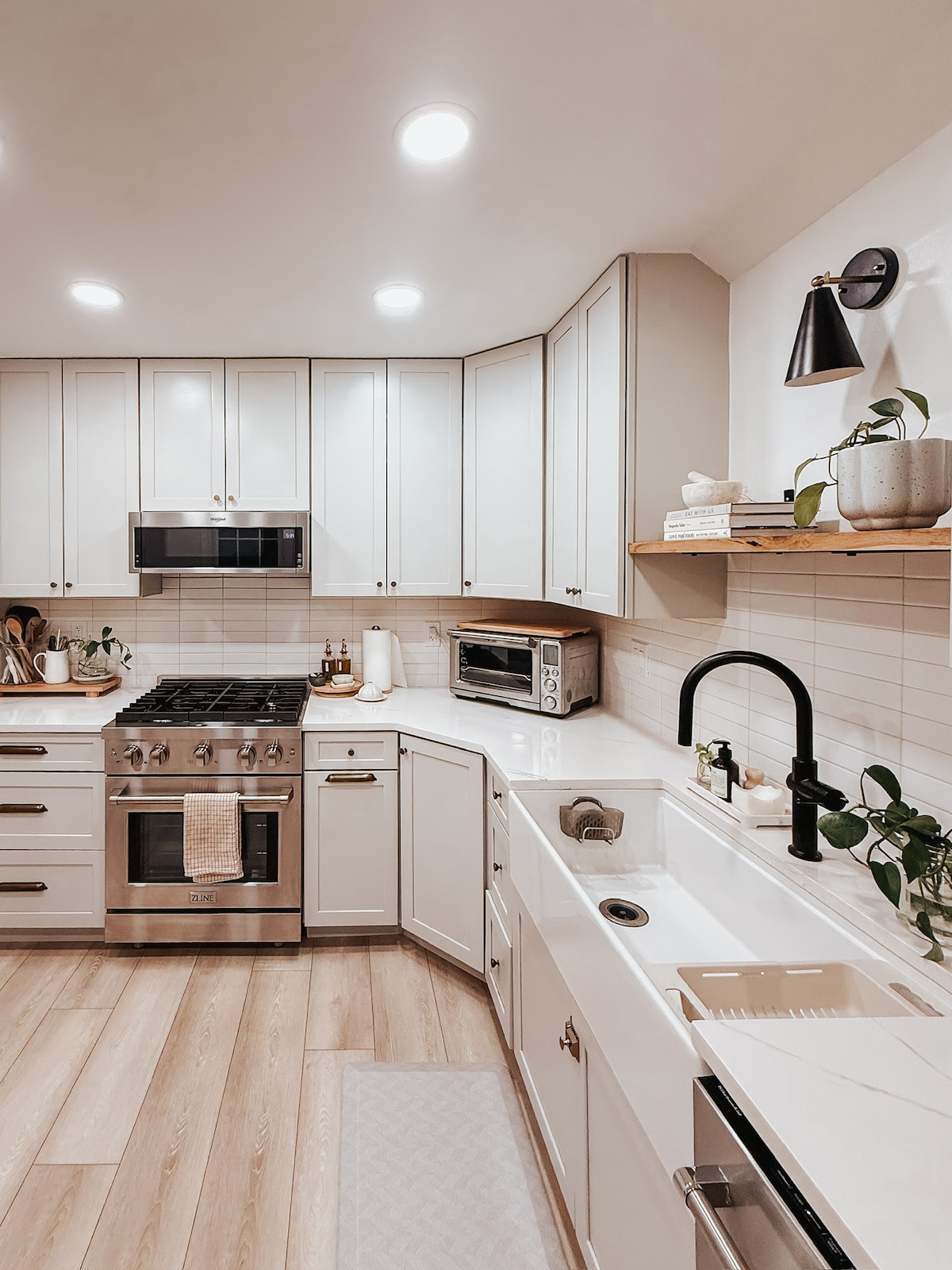 Full kitchen image 1
