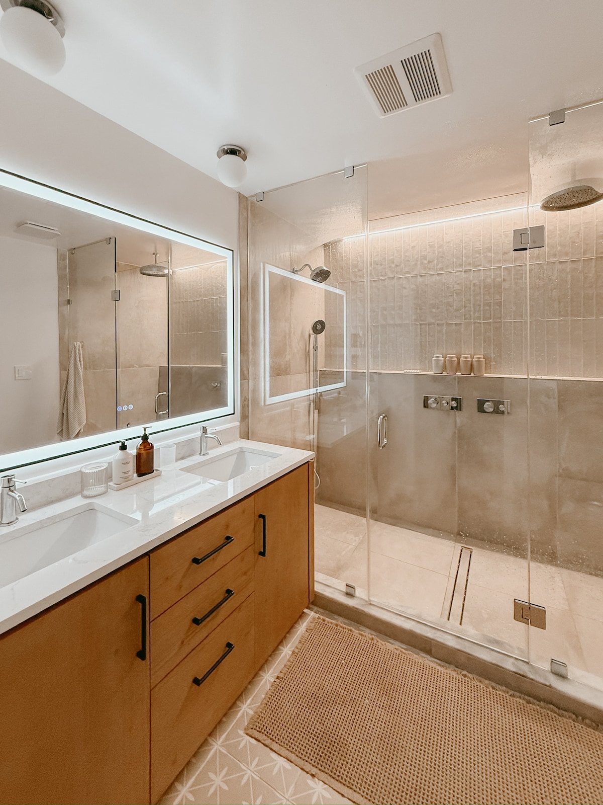 Full bathroom 1 image 1