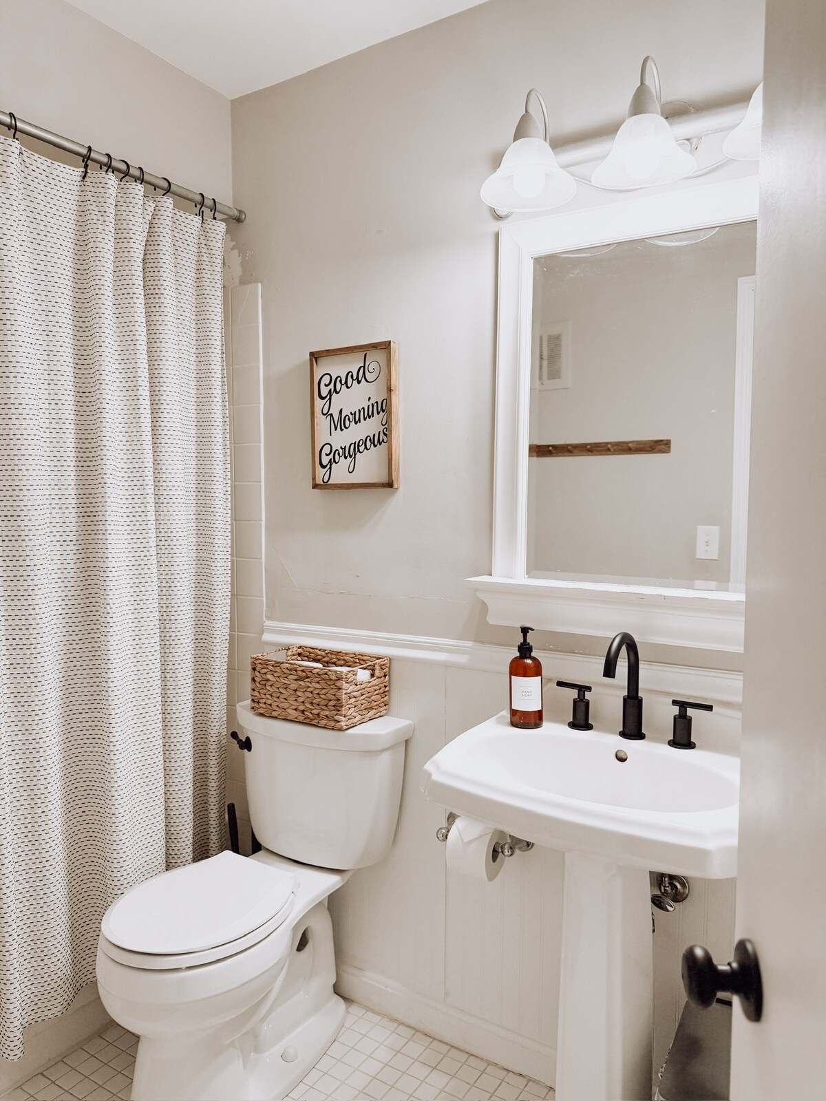 Full bathroom 2 image 1