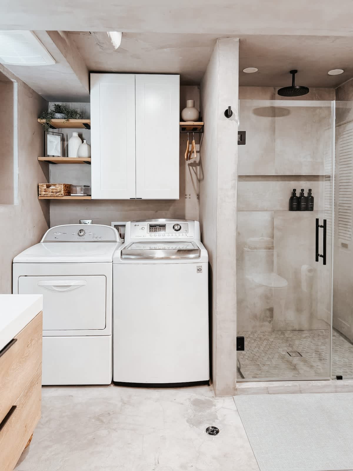 Full bathroom 3 image 1